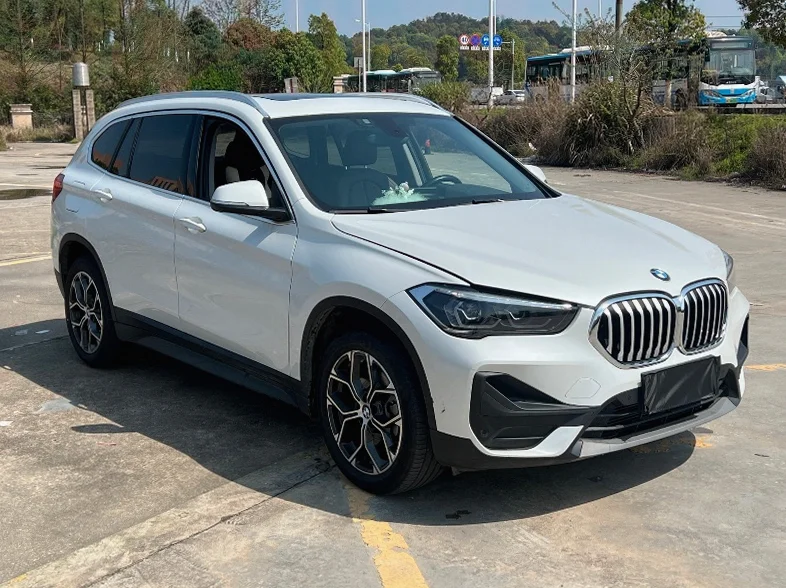 X1宝马 正面外观三