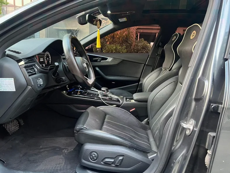 奥迪A4L 后面外观一