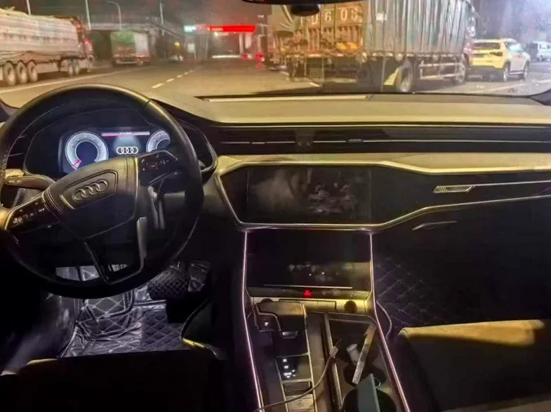 奥迪A6L 内饰前排