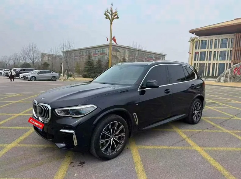 宝马X5 正面外观三