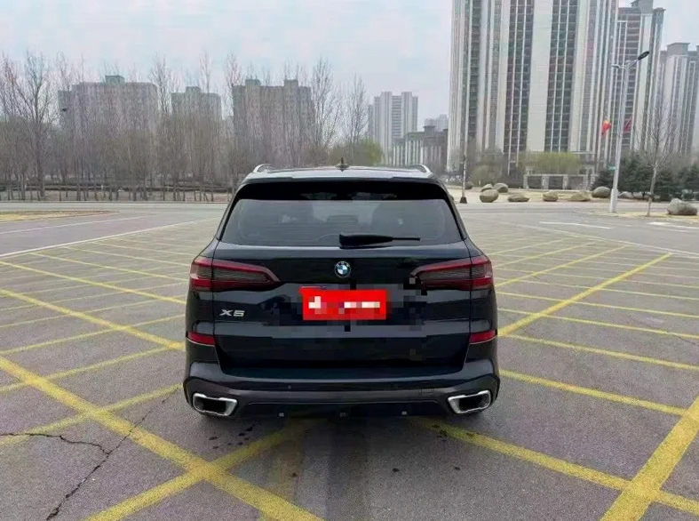 宝马X5 正面外观二