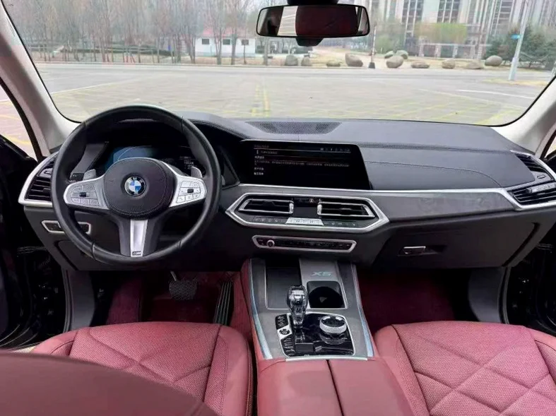 宝马X5 后面外观一