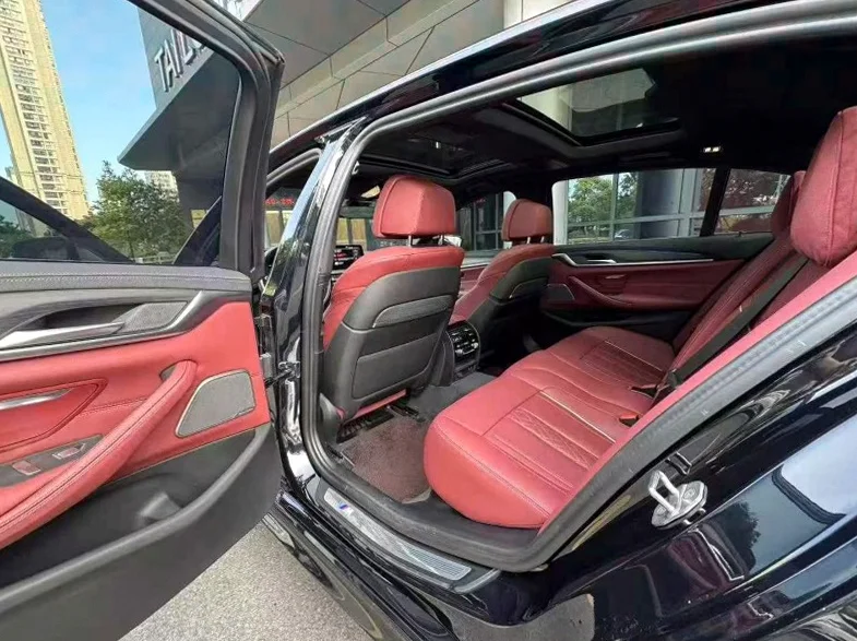 宝马5系 后面外观一