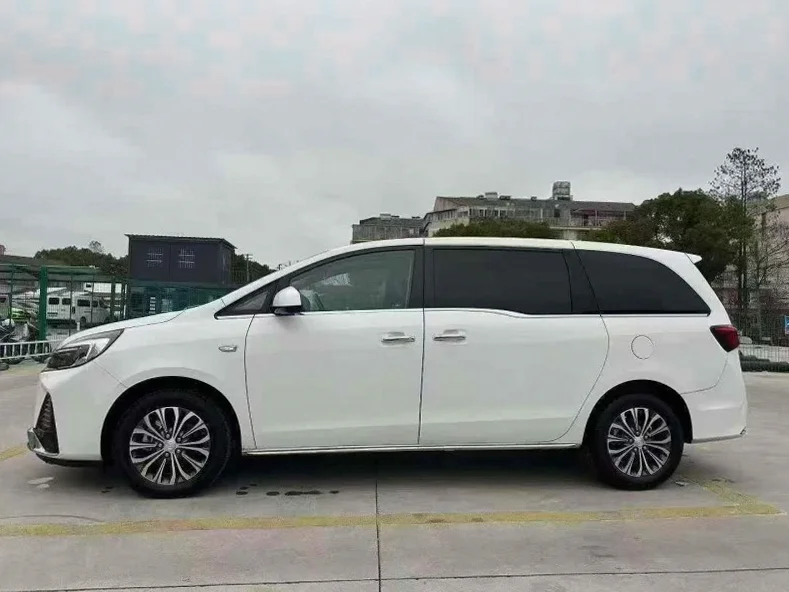 别克GL8 内饰后排