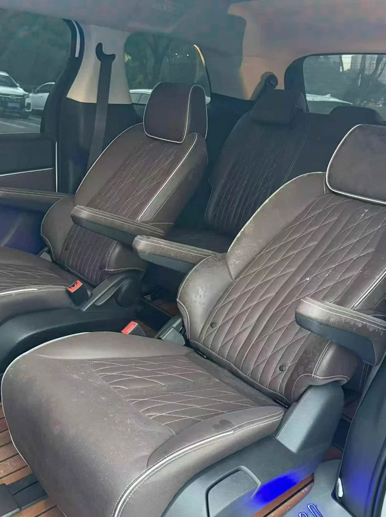 别克GL8 后面外观三