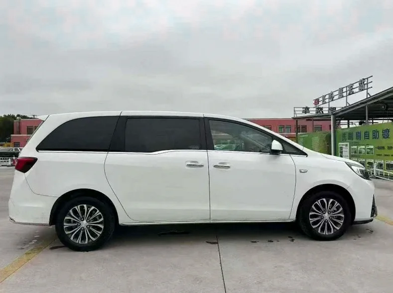 别克GL8 内饰前排