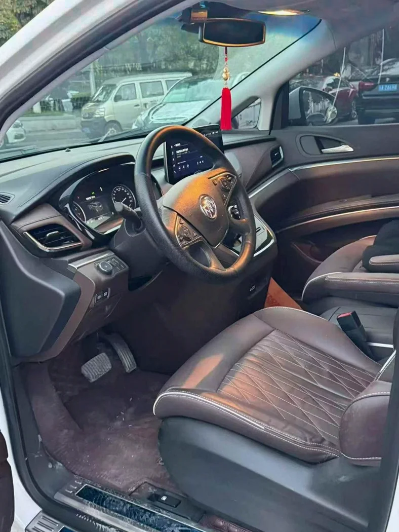 别克GL8 后面外观二