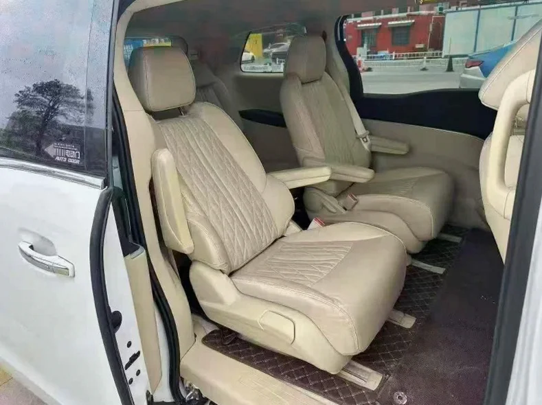 别克GL8 后面外观三