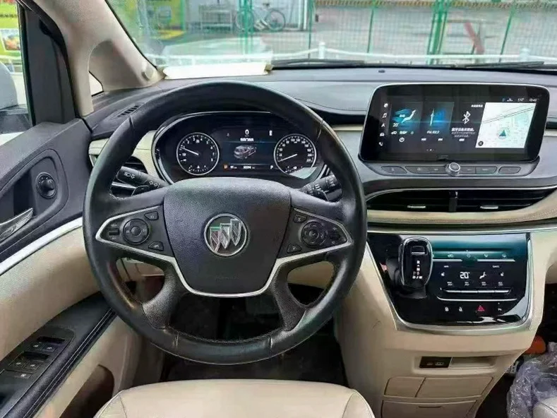 别克GL8 后面外观二