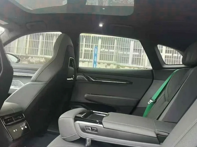 极氪汽车001 后面外观二