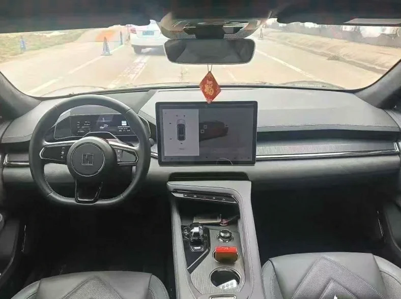 极氪汽车001 后面外观三