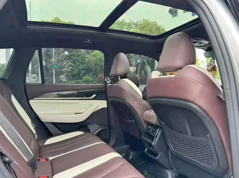 吉利星越 后面外观一