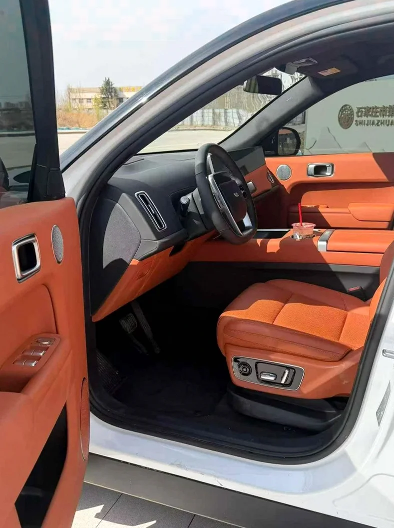 理想L8 后面外观一