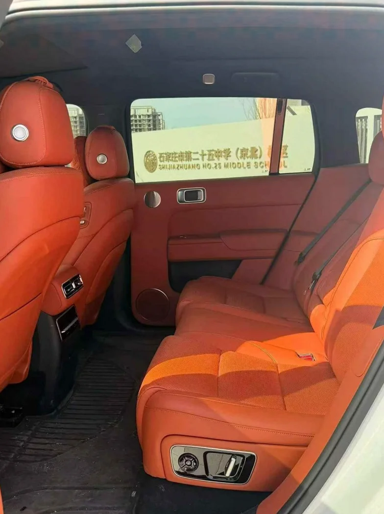 理想L8 后面外观三