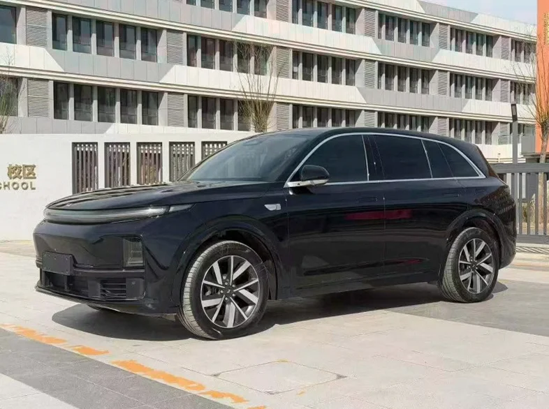 理想L8 正面外观二