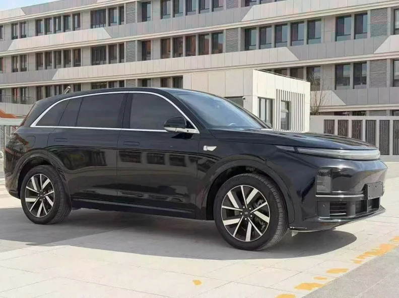 理想L8 正面外观三