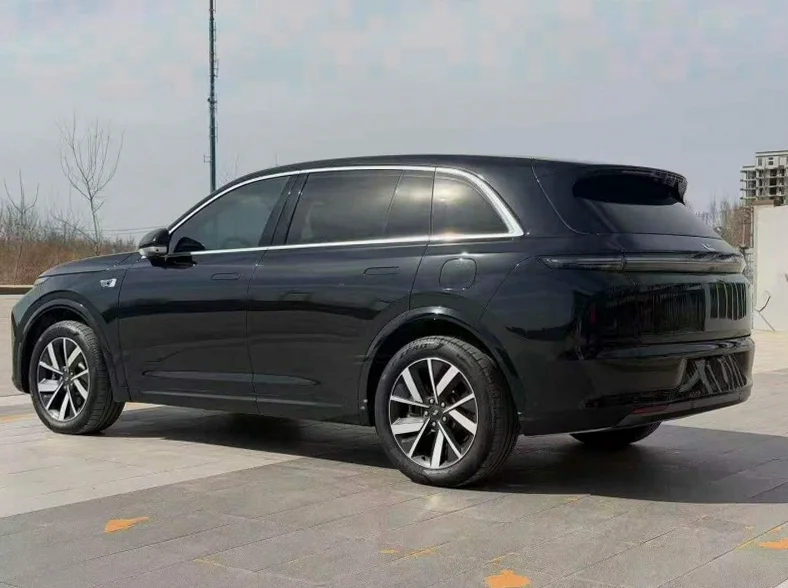 理想L8 内饰前排