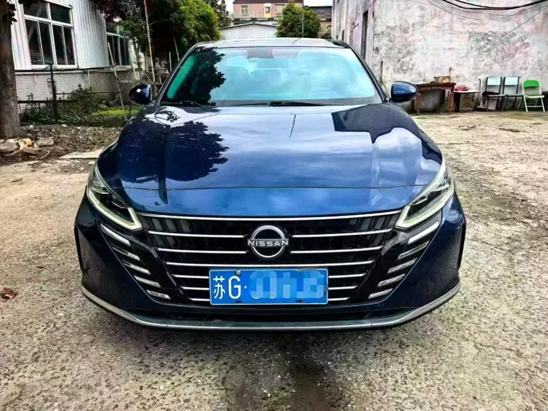 23年日产天籁2.0L蓝色