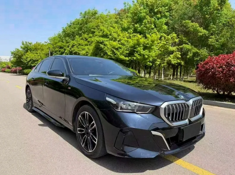 宝马5系 正面外观三