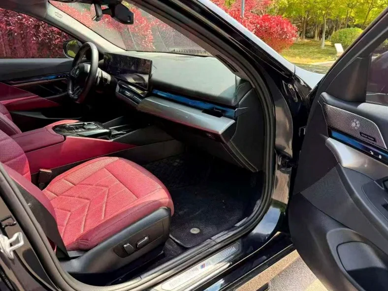 宝马5系 后面外观二