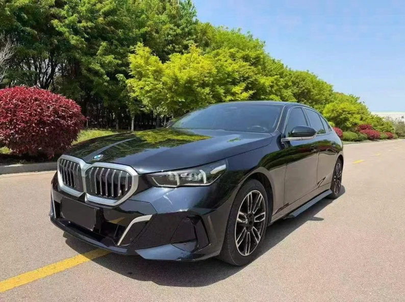 宝马5系 正面外观二