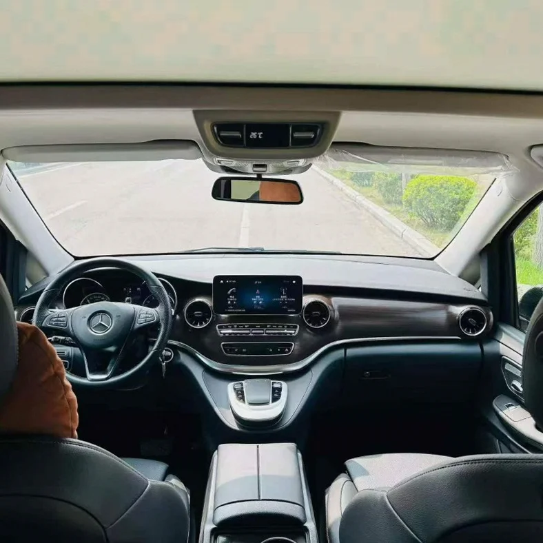 奔驰V 后面外观三