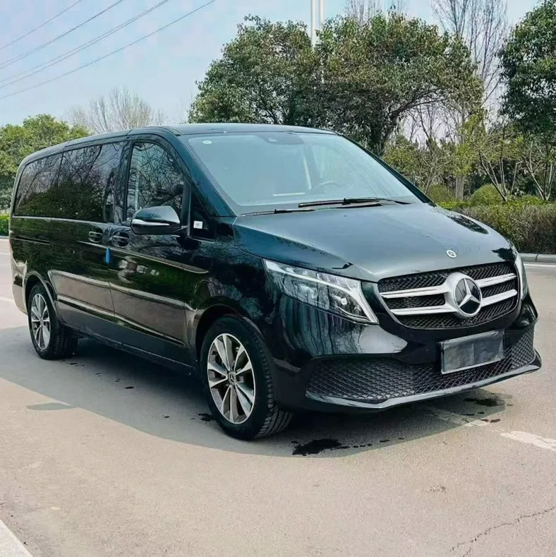 奔驰V 正面外观二