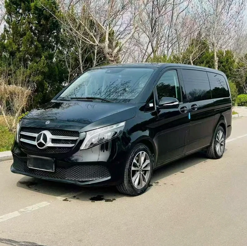 奔驰V 正面外观三