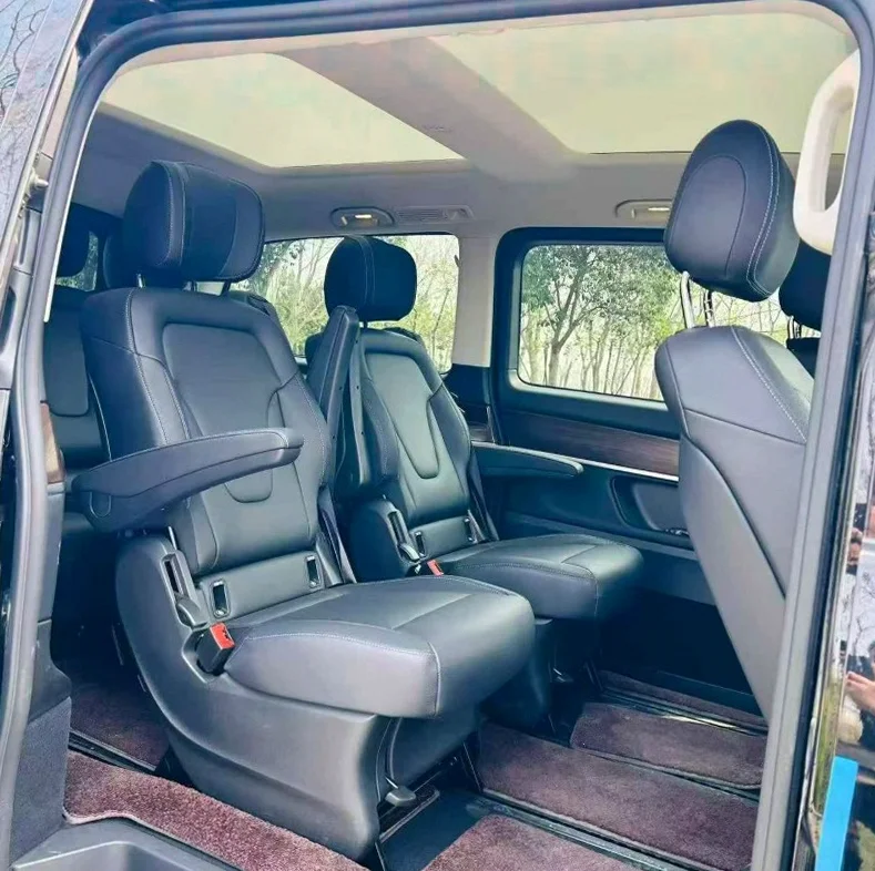 奔驰V 后面外观二