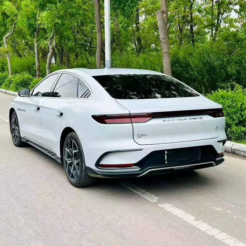 比亚迪汉 内饰后排