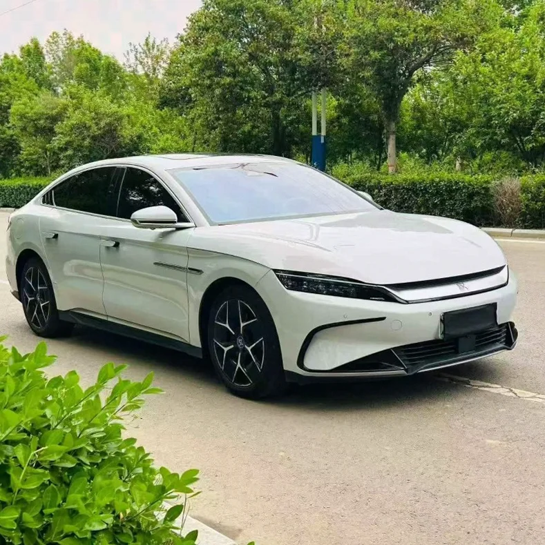 比亚迪汉 正面外观三