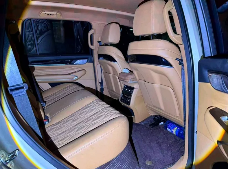 长城汽车坦克 内饰前排