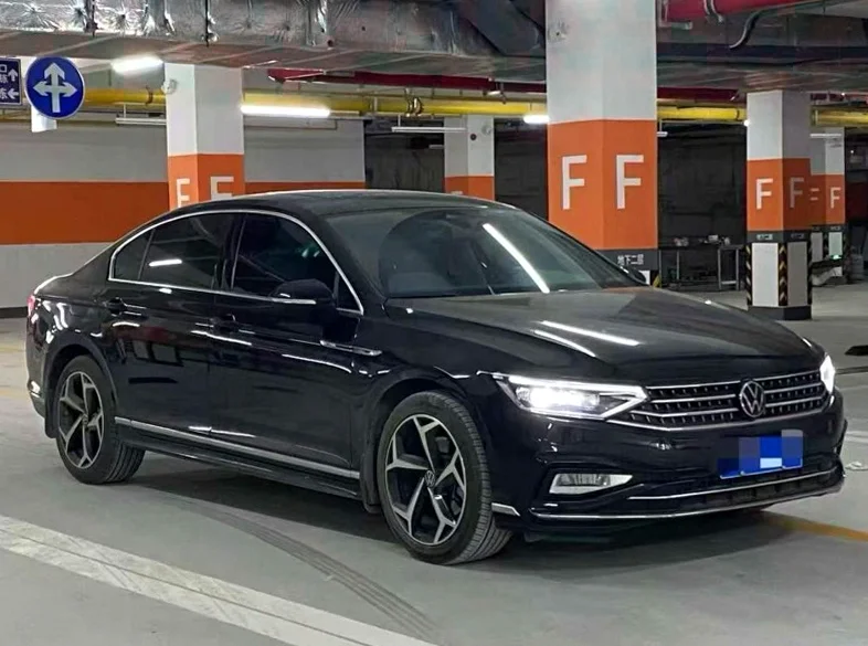 大众迈腾 正面外观二