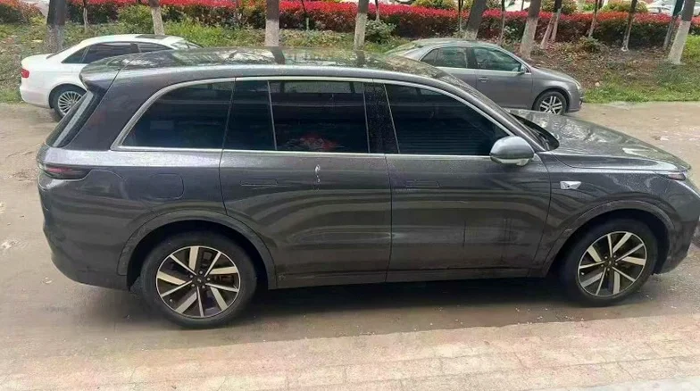 理想L8 后面外观二