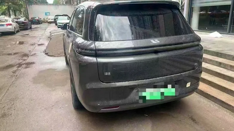 理想L8 后面外观三