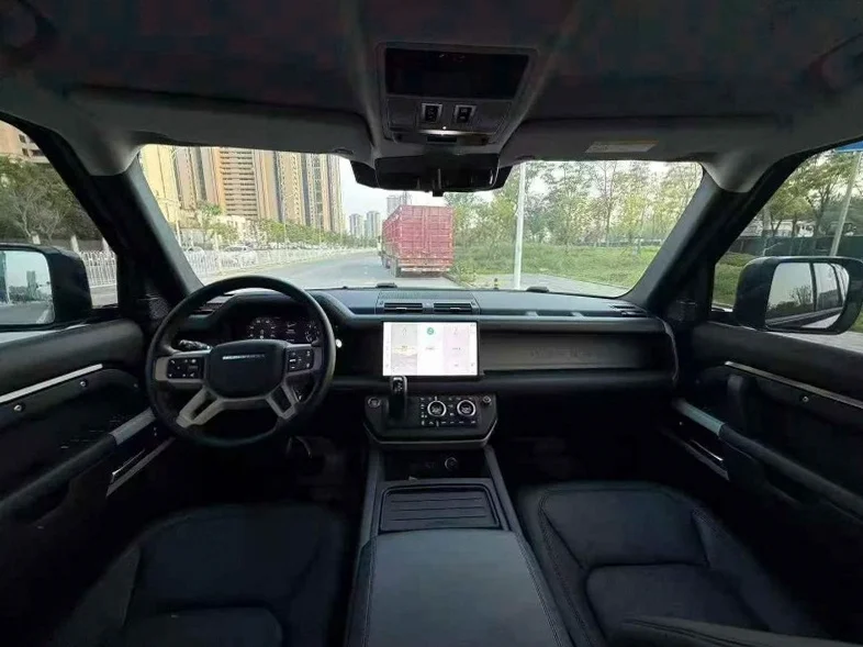 路虎卫士 后面外观一