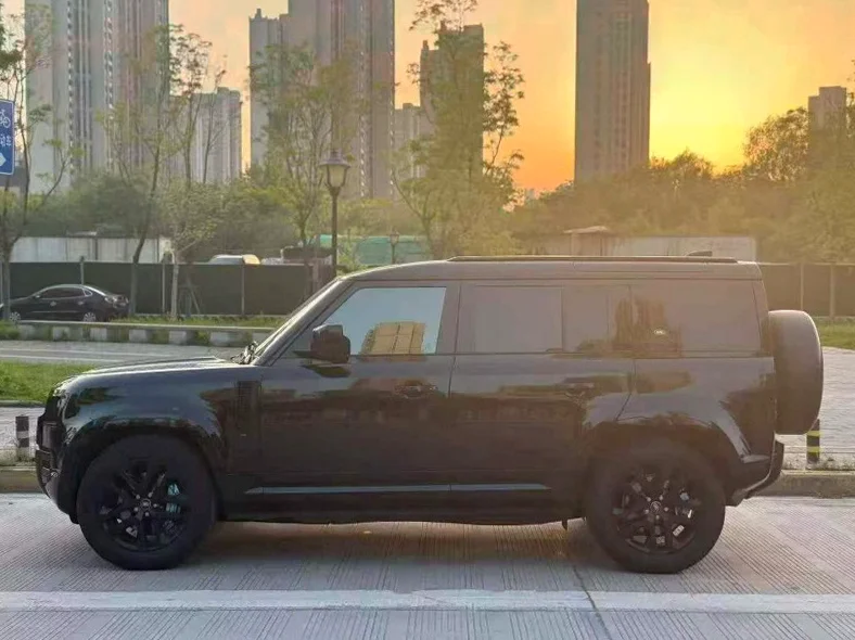 路虎卫士 后面外观二