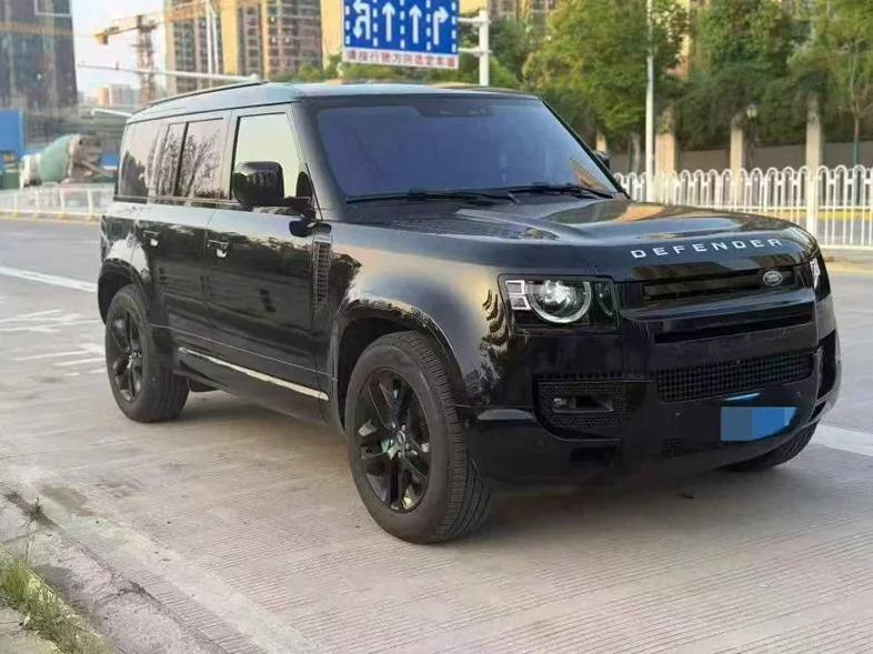 路虎卫士 正面外观二