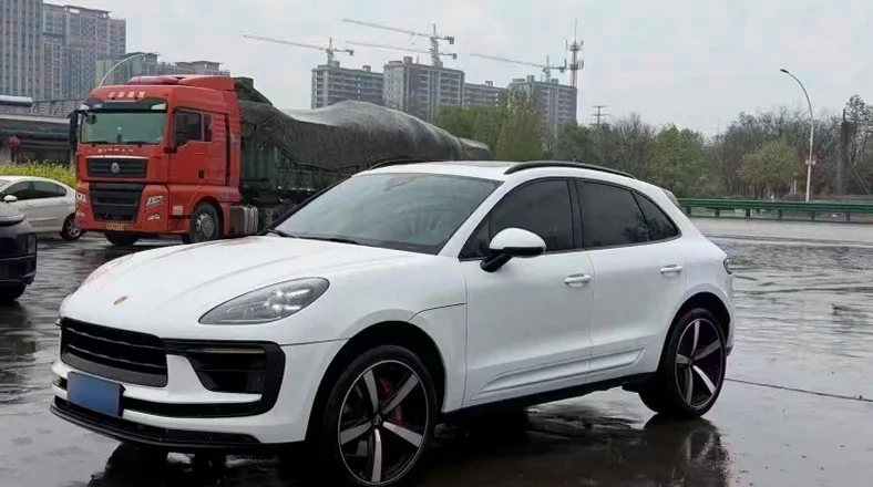 保时捷Macan 正面外观三