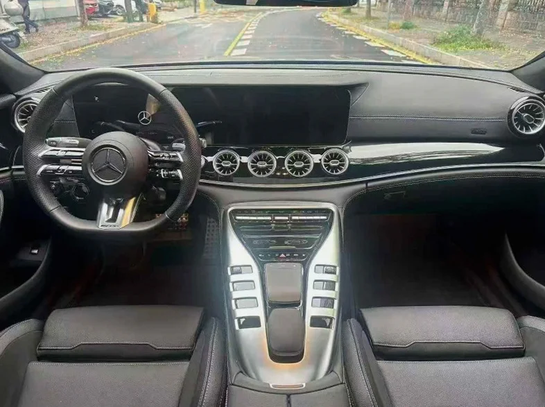 奔驰AMG 后面外观一