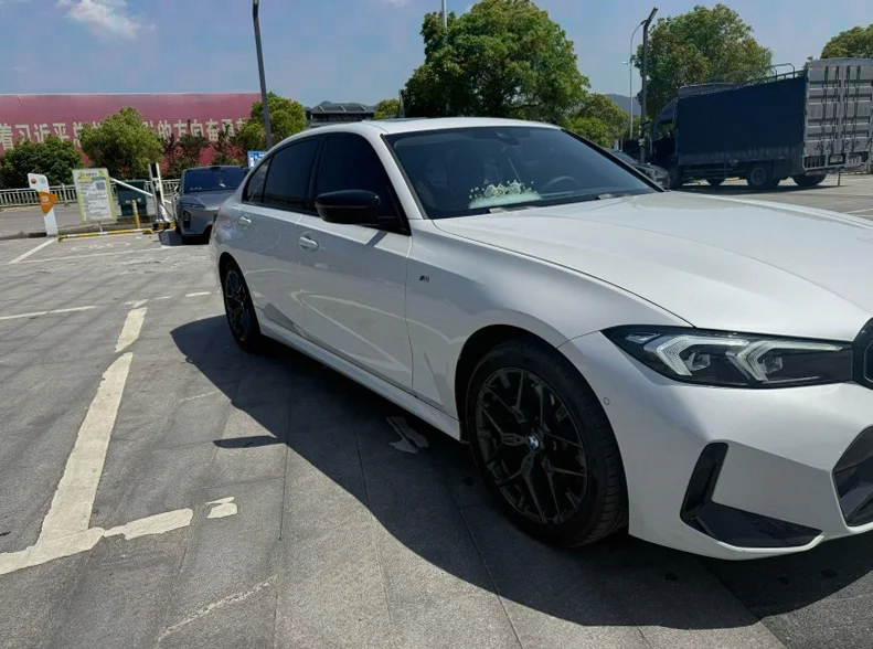 宝马3系 正面外观二