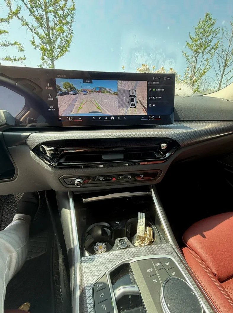 宝马3系 正面外观三