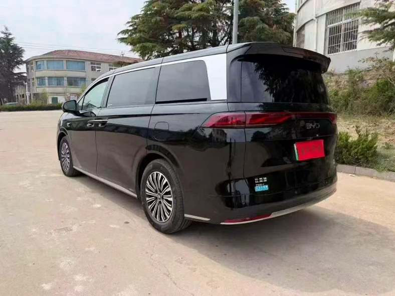 比亚迪夏 内饰后排