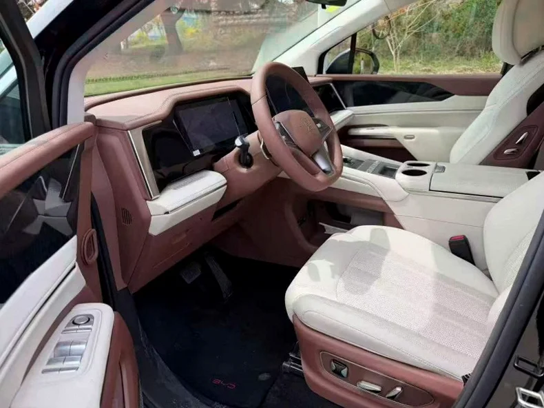 比亚迪夏 内饰前排