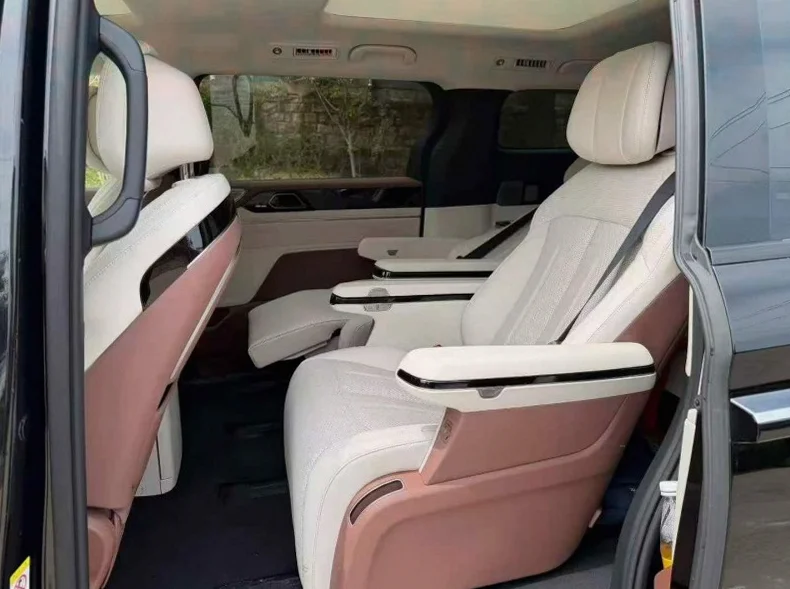 比亚迪夏 后面外观一