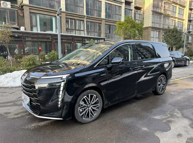 传祺E8 正面外观二