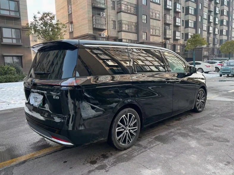 传祺E8 内饰前排