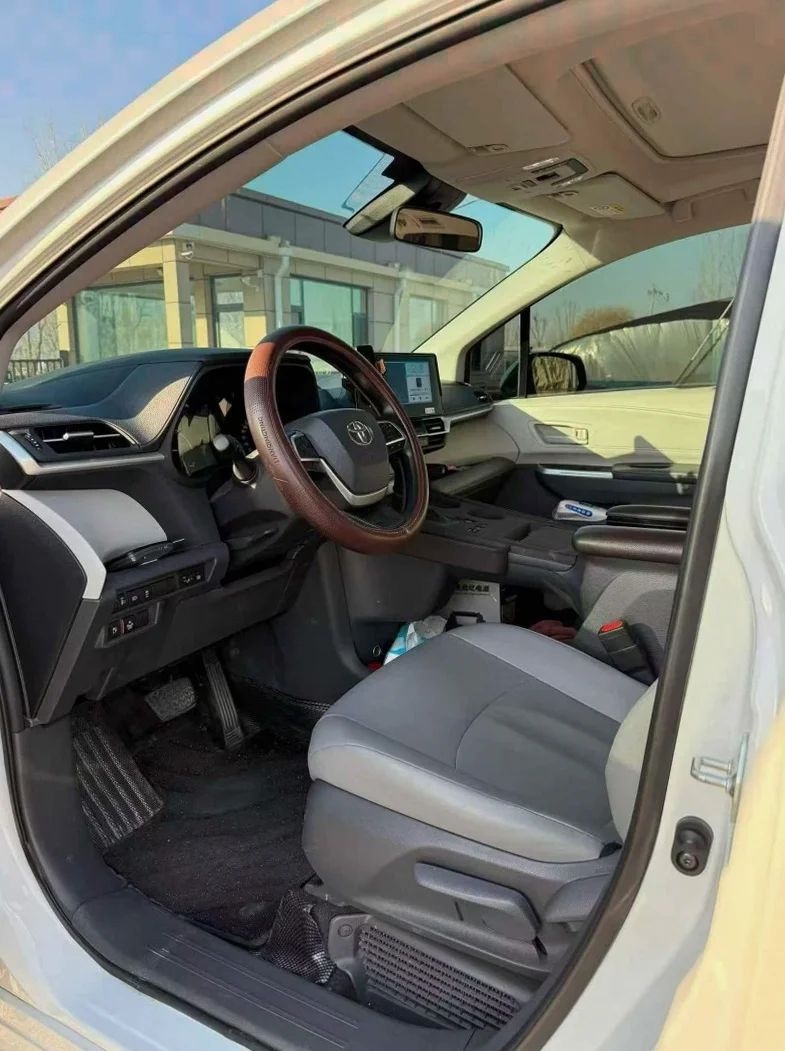 丰田格瑞维亚 后面外观一