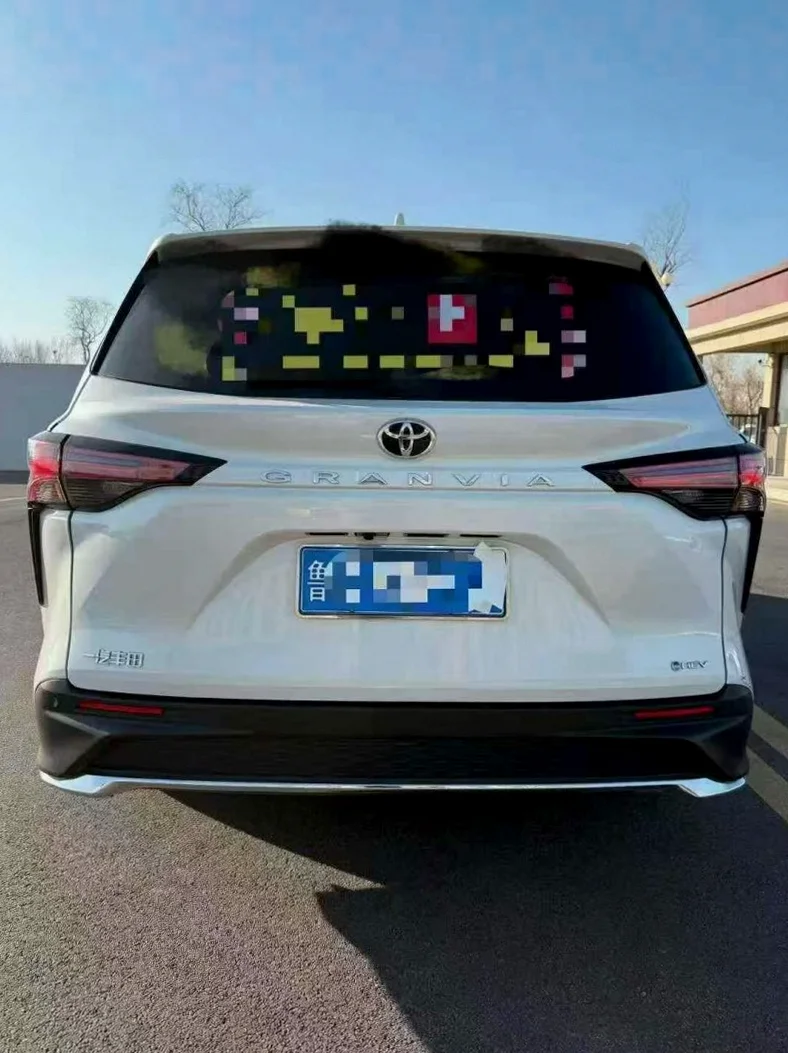 丰田格瑞维亚 驾驶室