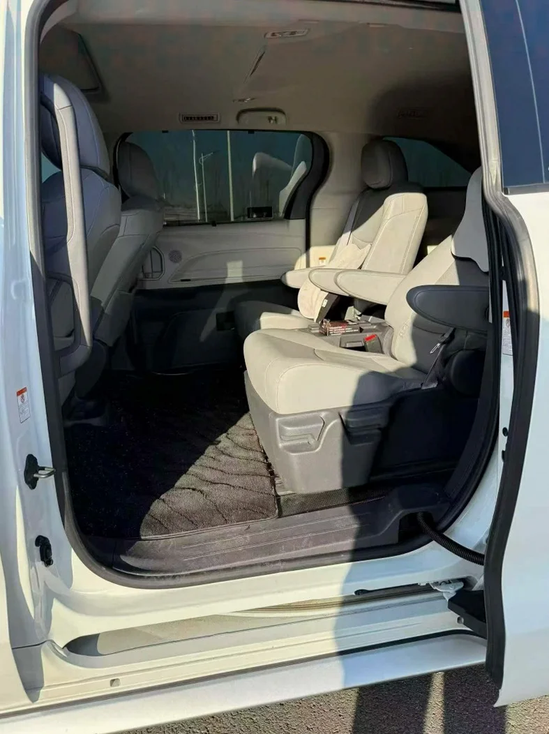 丰田格瑞维亚 后面外观二